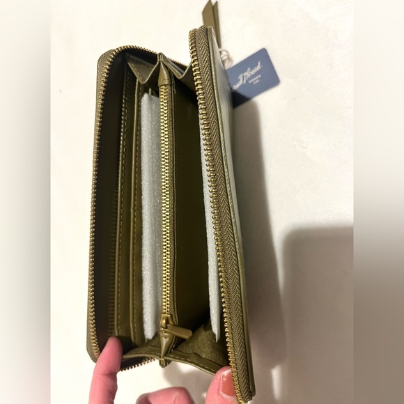 Universal Thread Olive Green Wallet with Gold Zipper Accents New with Tags NWT - Picture 8 of 14